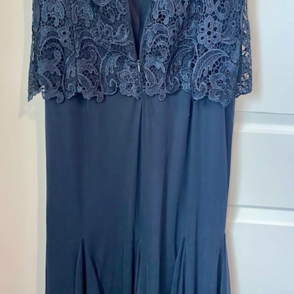 NWT Elegant Navy Chiffon & Lace Evening Dress – Size 12 - Picture 4 of 6
